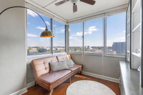 1406 Spacious modern, Fast WiFi, 1 FREE Parking